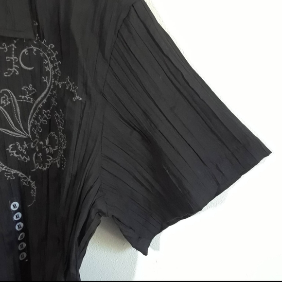 Pop Icon Button Up - Picture 4 of 8